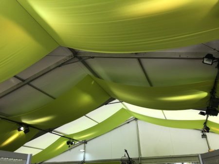 Tentures en coton gratté présentées en situation